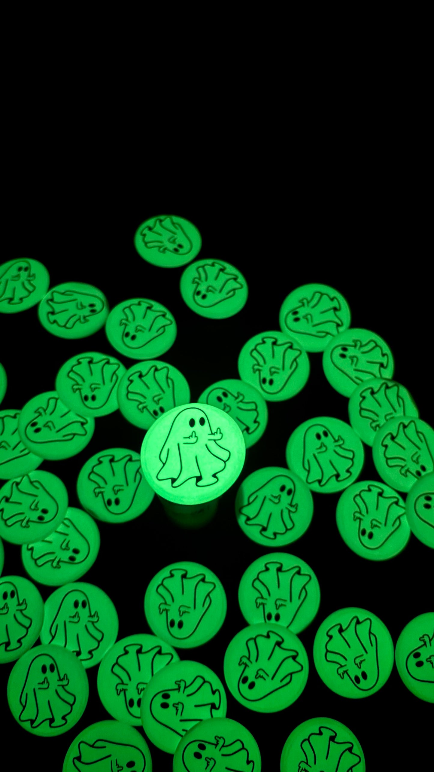 Button Geist glow in the dark