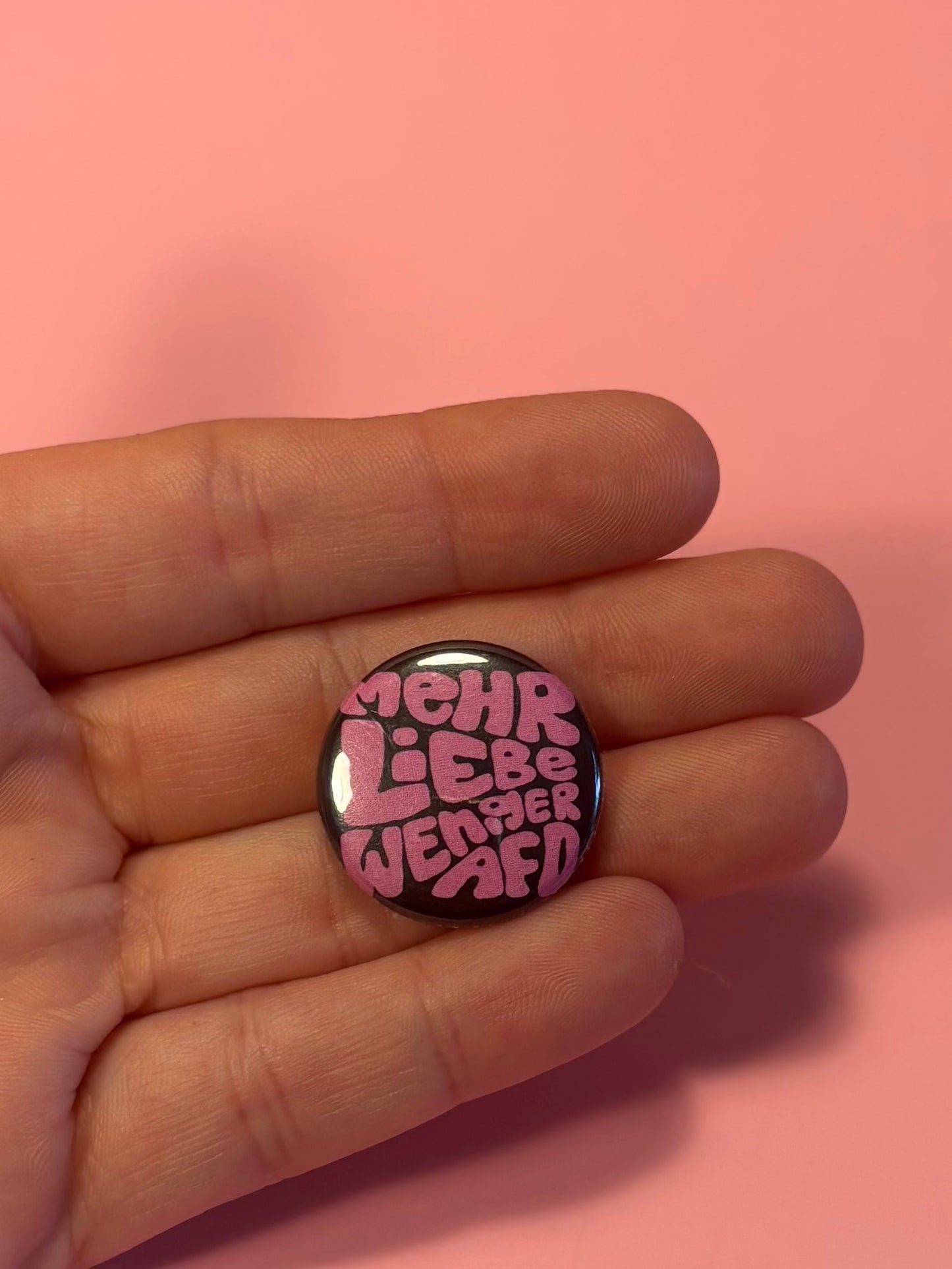 Button Mehr Liebe weniger AFD