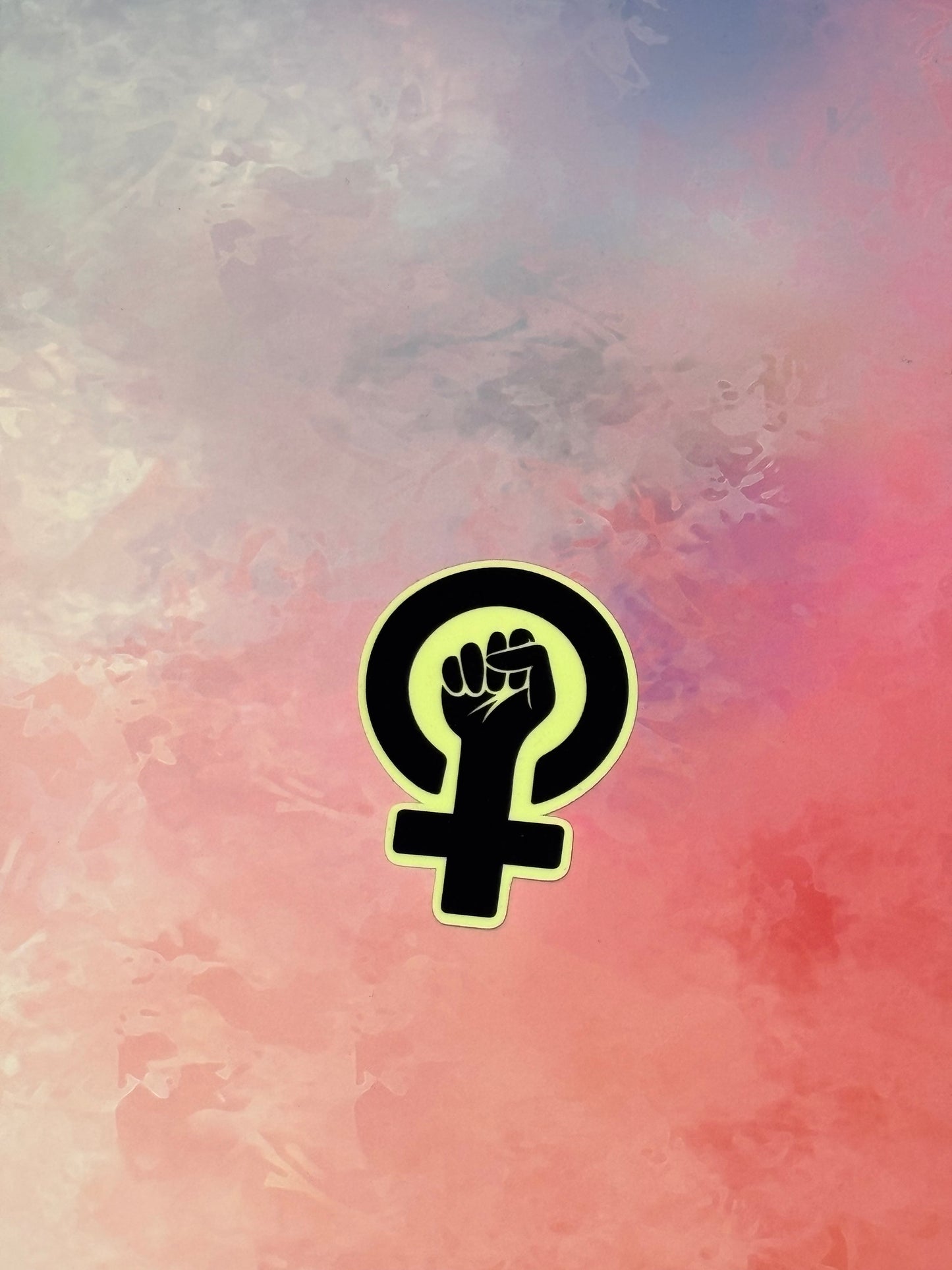Sticker nachtleuchtend „ feministische Faust“