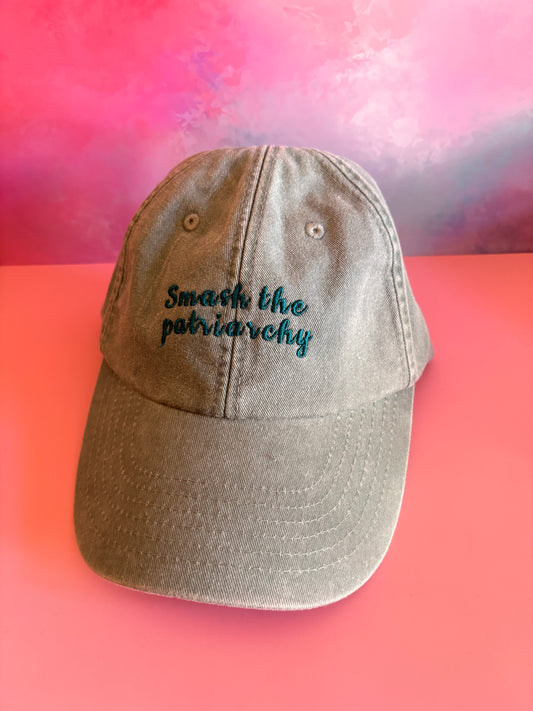 Cap „smash the patriarchy“