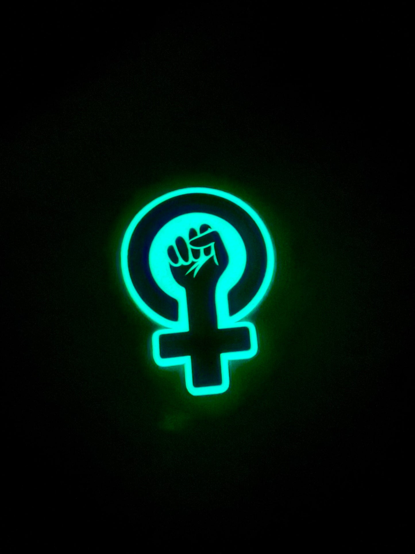 Sticker nachtleuchtend „ feministische Faust“