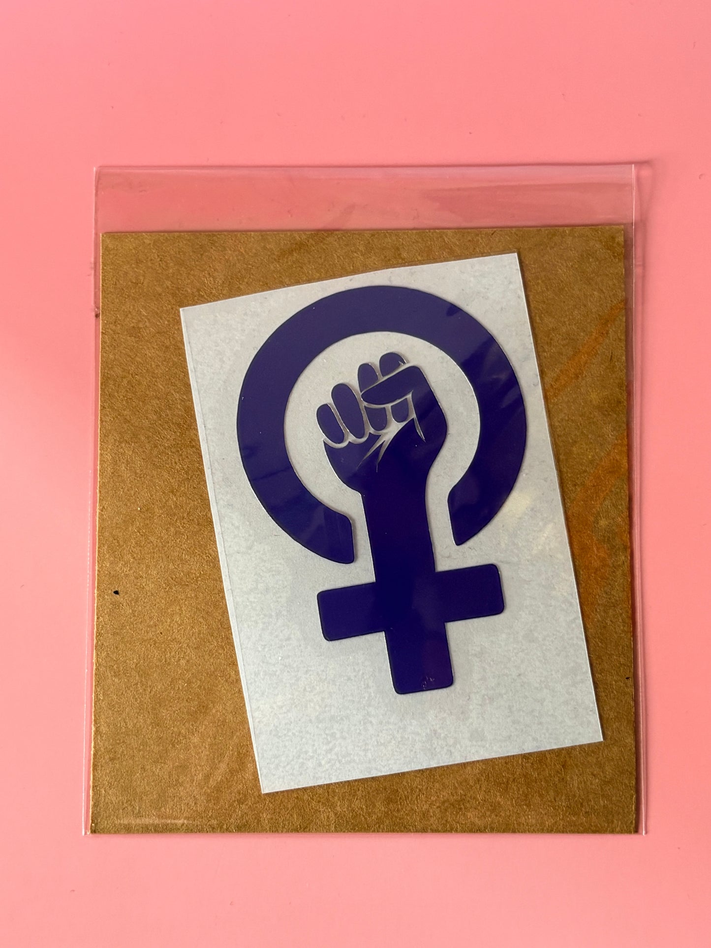 Bügelbild „feministische Faust“