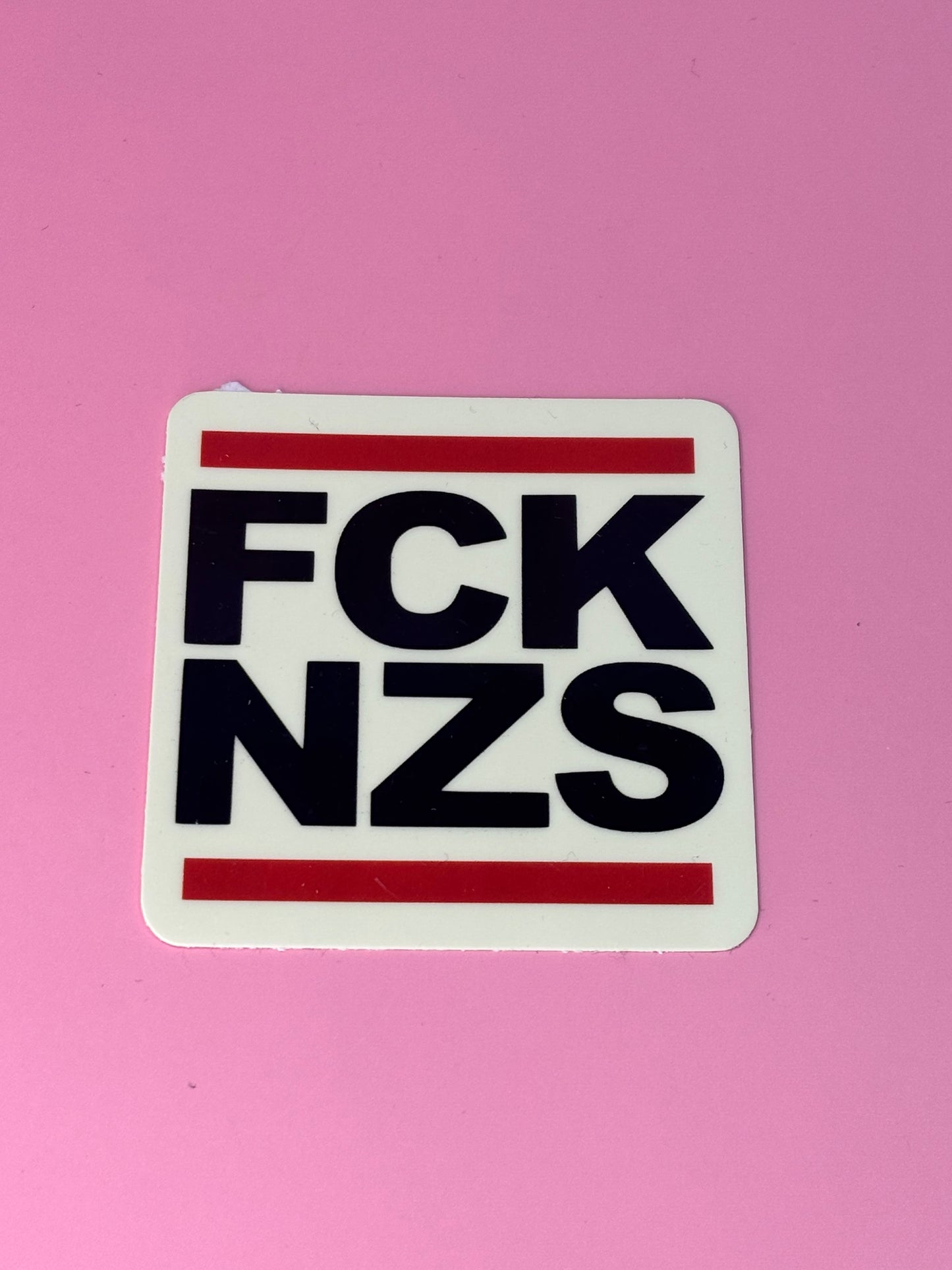 Sticker nachtleuchtend „FCK NZS“